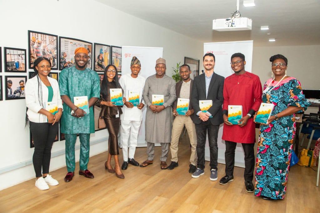 A group picture of the participants.