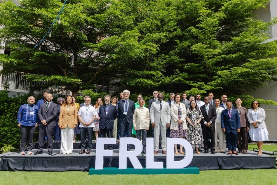 A group picture outside infront of the FRLD sign.